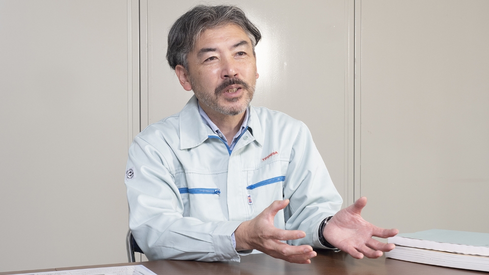 工事の根幹に関わる設備機器の設計に携わる 社員写真
