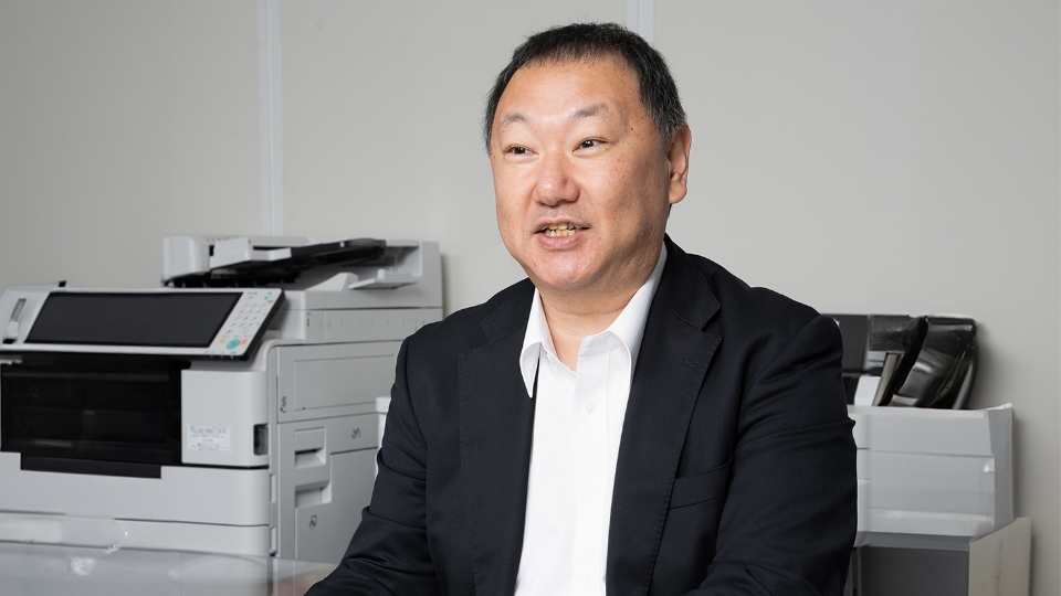 知識と経験を総動員して最前線をバックアップする組織の枠を越えて想定以上の結果を出す 社員写真