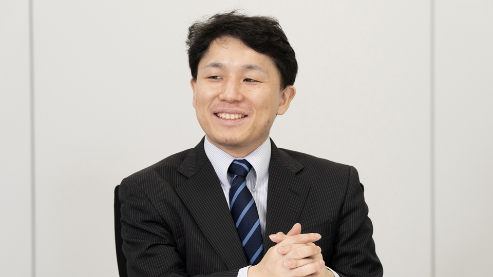 座席抽選で出社を楽しく フリーアドレス用座席抽選システムの開発 社員写真
