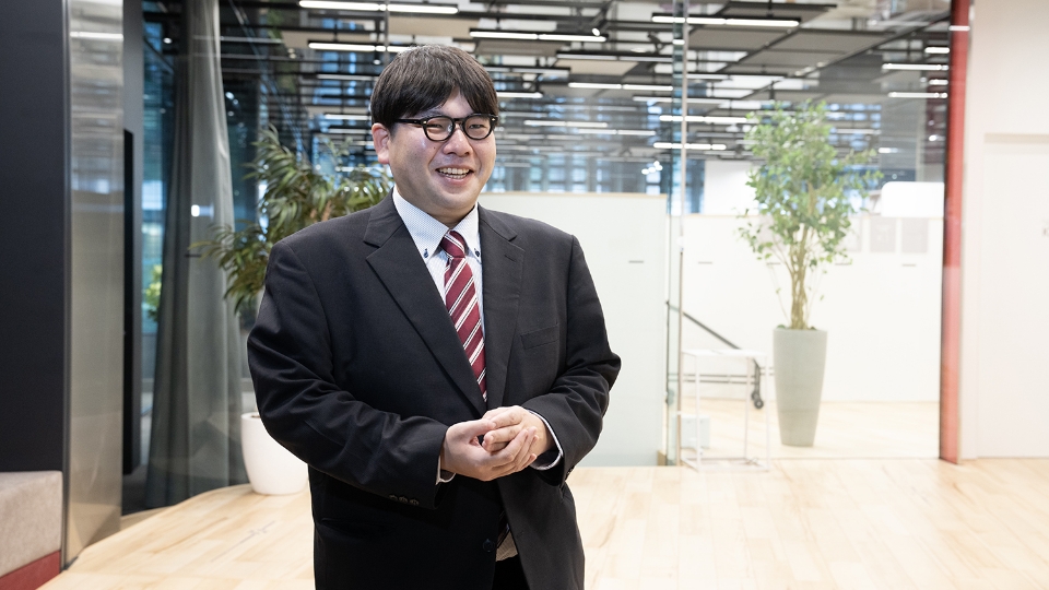 鉄塔からオフィス内コンセントまで時代の要求に技術で応える 社員写真