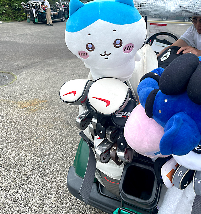 同僚とゴルフの写真